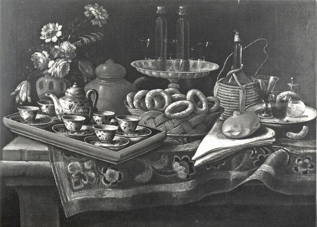 Anonimo — Nani Giacomo - sec. XVIII - Natura morta con porcellane, vaso di fiori, cesto di ciambelle, pane, fiasco e bicchieri — insieme